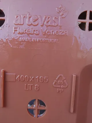 Macetas de plástico,  jardineras y regalo