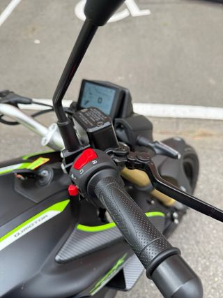 QJ Motor SRK 125 S Moto Naked 125cc