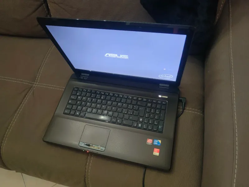 Portátil Asus i5 8GB RAM SSD 250GB 17.3"