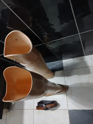 Lote 2 prótesis pierna ortopédica antigua atrezo