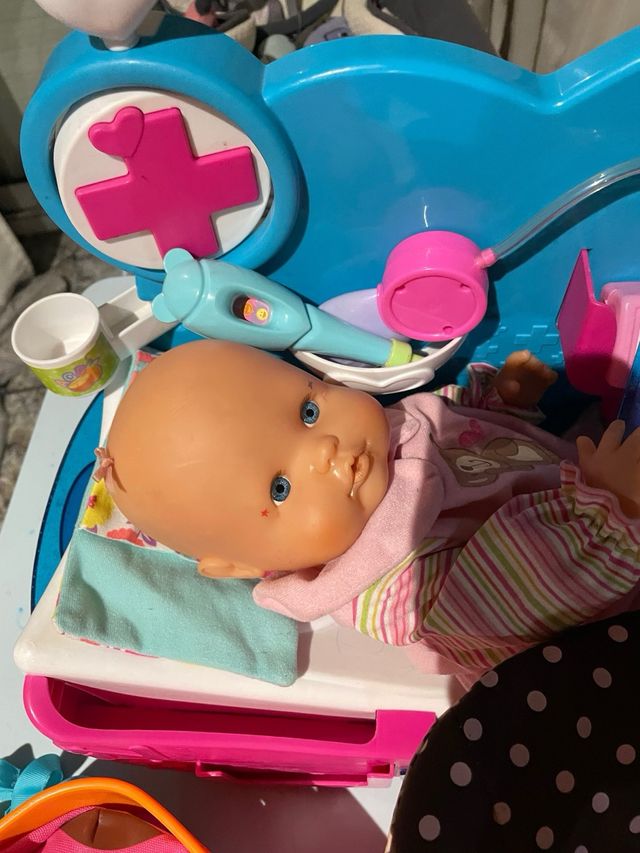 Lote Nenuco: Muñeca, Hospital y Accesorios