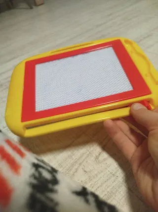 Pizarra magnética infantil amarilla