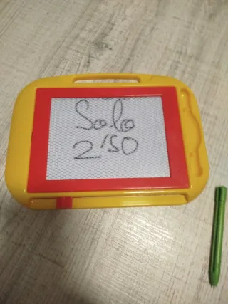 Pizarra magnética infantil amarilla