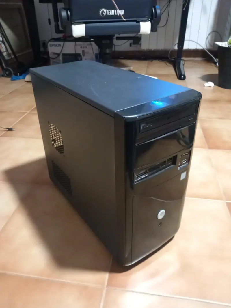 Torre PC Oficina/Gaming Negra