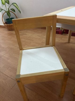 Mesa y 2 sillas infantiles IKEA