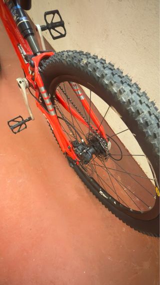 Bicicleta Enduro Specialized Roja
