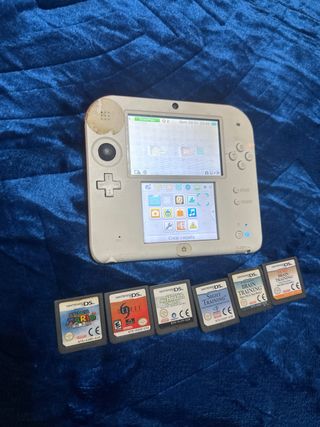 Nintendo 2DS Bianca, con 6 giochi, senza caricatore