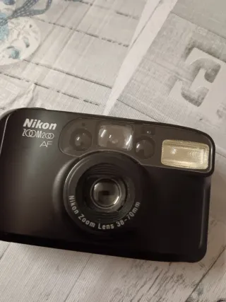 Cámara Nikon Zoom 100 AF