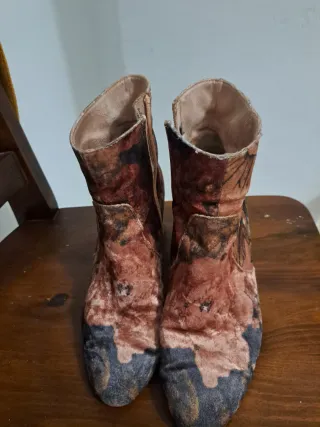 Botines de terciopelo con estampado floral