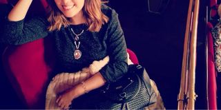 Collar bisutería con piedras rosas y plateado