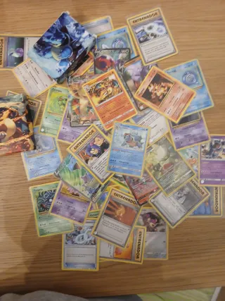 Lote 40 Cartas Pokémon Antiguas y Nuevas
