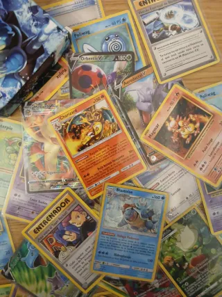 Lote 40 Cartas Pokémon Antiguas y Nuevas