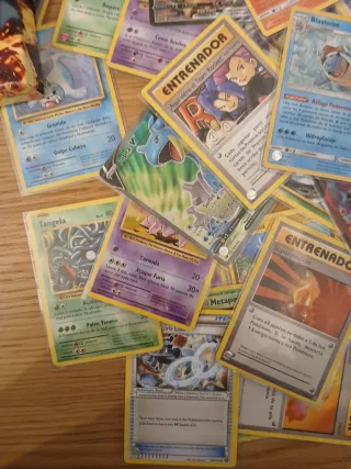 Lote 40 Cartas Pokémon Antiguas y Nuevas