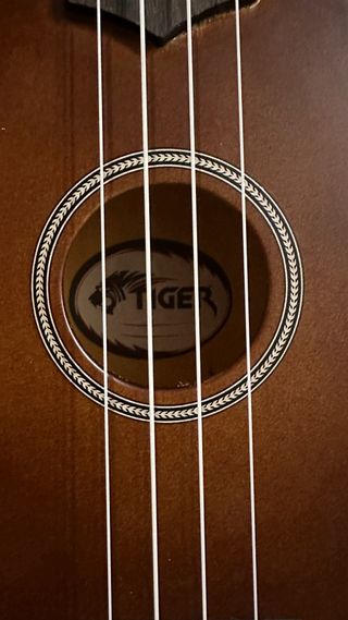 Ukelele Tiger Marrón