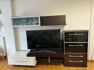Mueble de TV, mesa y 4 sillas