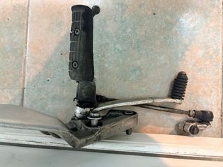 Estribera Izq. FZR 1000 EXUP Completa 91/94