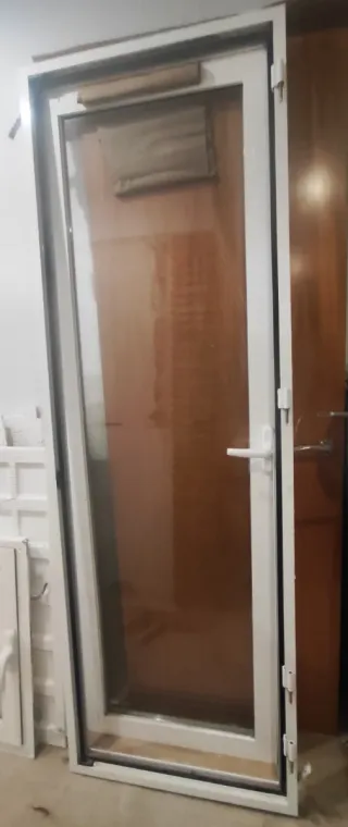 Puerta balconera con cristal