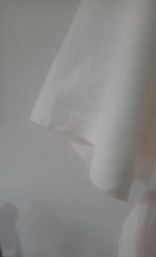 T-shirt Fred Perry bianca con stampa oro