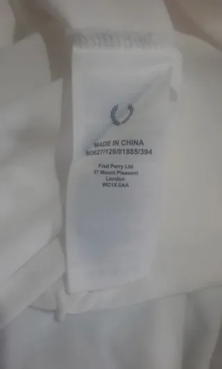 T-shirt Fred Perry bianca con stampa oro