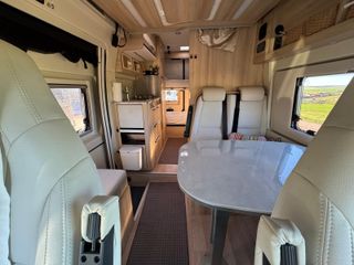 Dreamer Family Van 2023 – 26.000 km – Garantía Of.