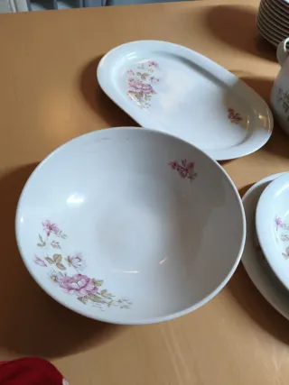 Set piatti ceramica bianchi con fiori rosa