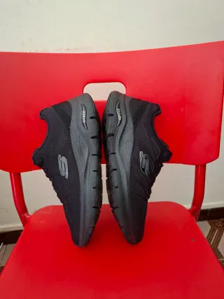 Zapatillas Skechers Arch fit Negras