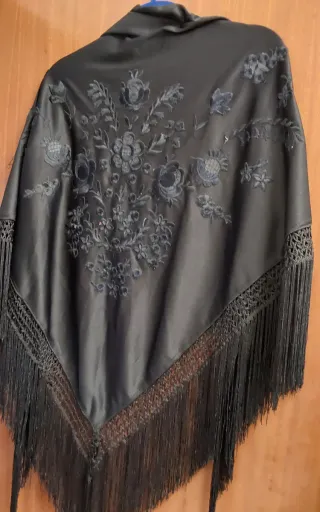 Manton Flamenco Negro Bordado Flecos