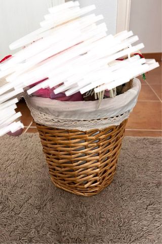 Cesto decorativo de mimbre