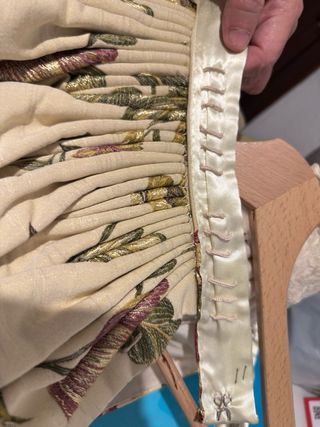 Traje de Fallera Beige y Rojo