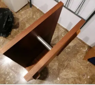 Mesa baja de madera color miel