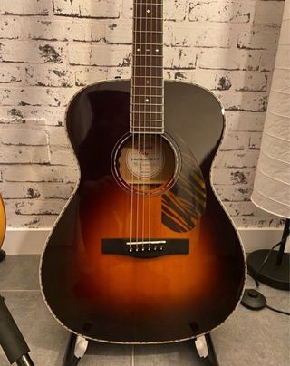 Fender Paramount PO-220E Guitarra Acústica