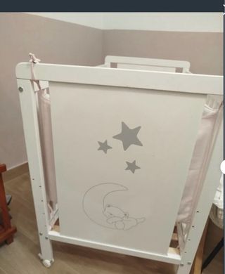 Cuna de bebé con colchón