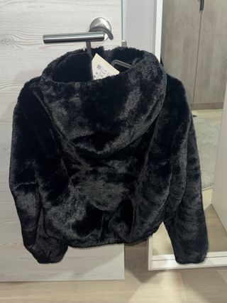 Chaqueta pelo Pull&Bear negra talla S