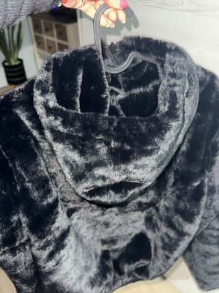 Chaqueta pelo Pull&Bear negra talla S