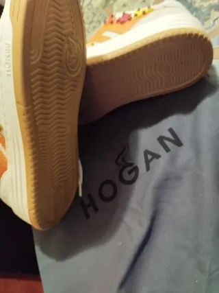 Zapatillas Hogan Blancas con diseño bordado floral