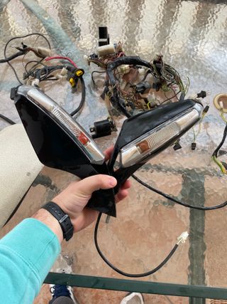 Asiento trasero y retrovisores moto