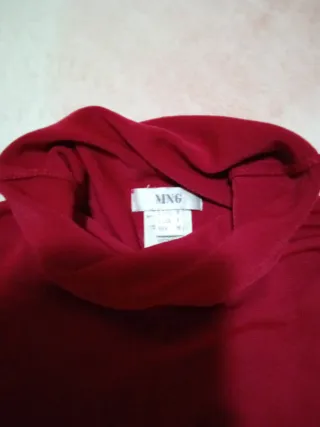 2 Tops de MNG y Pull&Bear