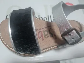 Sandalias plateadas con lentejuelas