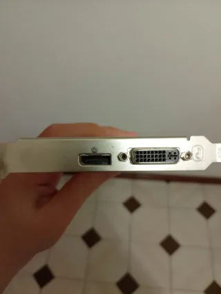 Tarjeta Gráfica AMD HD 8570 1GB gddr3