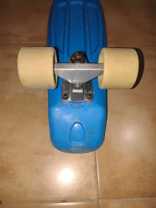 Monopatín azul