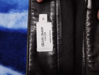 Falda de dama negra efecto piel