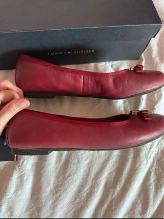 Bailarinas piel burdeos tommy Hilfiger