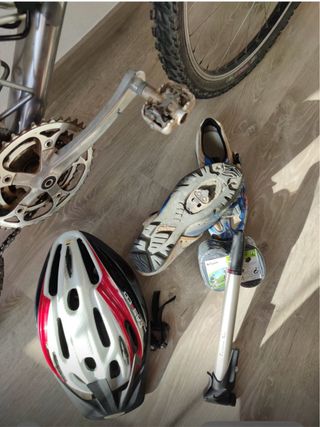 Bicicleta MTB + Casco + Bomba + Cámaras