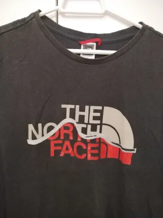Camiseta The North Face Negra