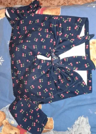 Pantaloncino e top con ciliegie