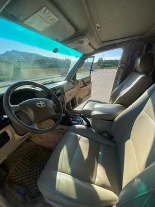 Toyota Land Cruiser 100 2001