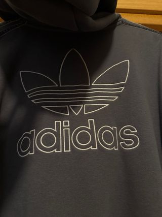 Chaqueta Adidas Gris con Cremallera