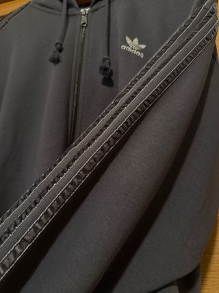 Chaqueta Adidas Gris con Cremallera