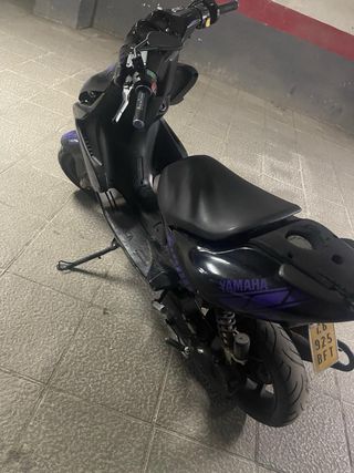 Yamaha Aerox 50cc Negra y Morada