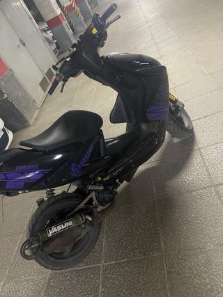 Yamaha Aerox 50cc Negra y Morada